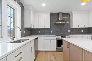 70 Magnolia St, Bristol, RI 02809 - Photo 10