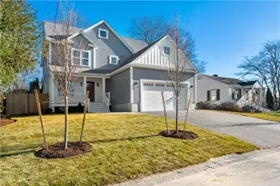 70 Magnolia St, Bristol, RI 02809 - Photo 2