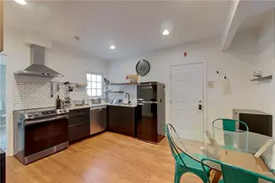 26 Cliff Ave, Newport, RI 02840 - Photo 2