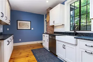 26 Thames St, Newport, RI 02840 - Photo 14