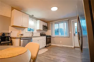 27 Winifred Ave, Warwick, RI 02889 - Photo 8
