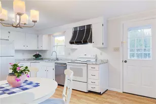 35 Corys Ct, Portsmouth, RI 02871 - Photo 4