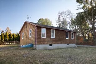 35 Corys Ct, Portsmouth, RI 02871 - Photo 20