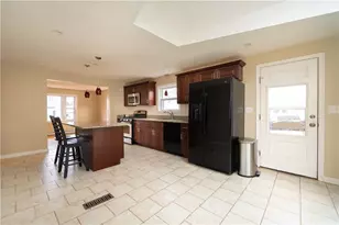 67 Cameron St, Pawtucket, RI 02861 - Photo 4