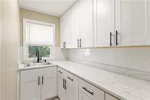 75 Baldwin St, Pawtucket, RI 02860 - Photo 6