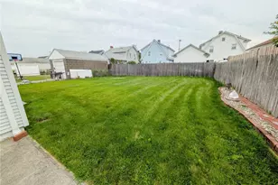 34 Robert St, Pawtucket, RI 02861 - Photo 10