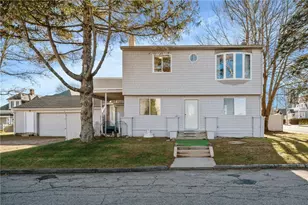 16 Courtway St, Narragansett, RI 02882 - Photo 2