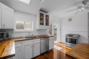 16 Courtway St, Narragansett, RI 02882 - Photo 16