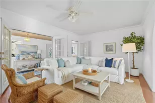 16 Courtway St, Narragansett, RI 02882 - Photo 12