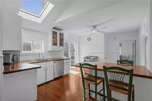 16 Courtway St, Narragansett, RI 02882 - Photo 20