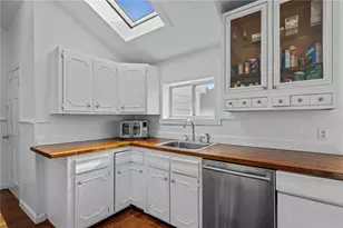 16 Courtway St, Narragansett, RI 02882 - Photo 22