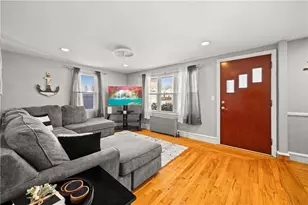 52 Earl St, West Warwick, RI 02893 - Photo 4