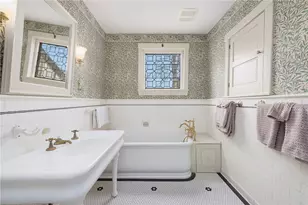 4 Hunter Ave, Newport, RI 02840 - Photo 16