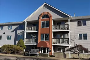 724 Beverage Hill Ave, Pawtucket, RI 02861 - Photo 2