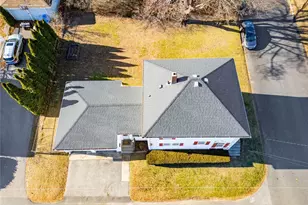 35 E Knowlton St, East Providence, RI 02915 - Photo 4