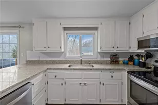 33 New York Ave, Cumberland, RI 02864 - Photo 16