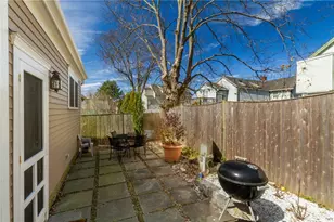 28 Extension St, Newport, RI 02840 - Photo 8