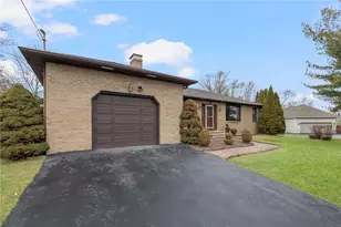 65 Janet Dr, Cranston, RI 02921 - Photo 2