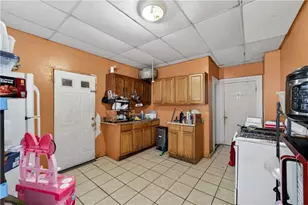206 Hanover St, Providence, RI 02907 - Photo 12
