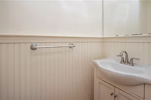 20 Indian Ave, Portsmouth, RI 02871 - Photo 6