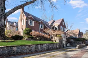 82 Freeman Pkwy, Providence, RI 02906 - Photo 2