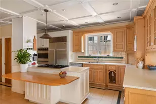 82 Freeman Pkwy, Providence, RI 02906 - Photo 18