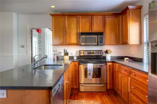 2 Perry St, Newport, RI 02840 - Photo 12