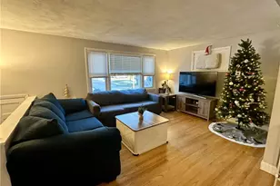 134 Blue Hill Dr, Warwick, RI 02886 - Photo 2