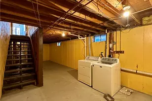 35 Lancashire St, Providence, RI 02908 - Photo 12