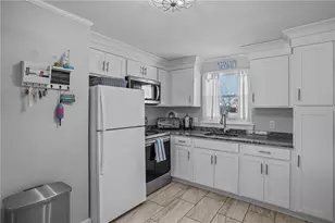 70 Carroll Ave, Newport, RI 02840 - Photo 6