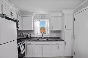 70 Carroll Ave, Newport, RI 02840 - Photo 8