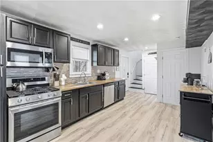 54 Silver Lake Ave, Providence, RI 02909 - Photo 10