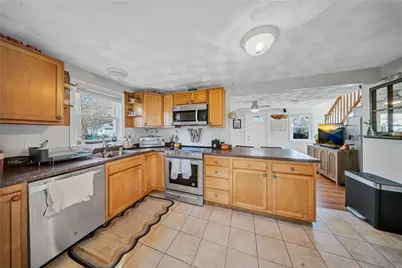 13 Wakefield Avenue, South Kingstown, RI 02879 - Photo 12
