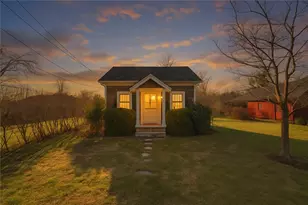 13 Wakefield Ave, South Kingstown, RI 02879 - Photo 2