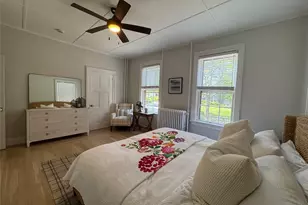 8 Barney St, Newport, RI 02840 - Photo 10