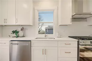 85 Bayview Ave, Bristol, RI 02809 - Photo 10