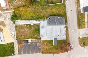 129 Shore Rd, East Providence, RI 02903 - Photo 2