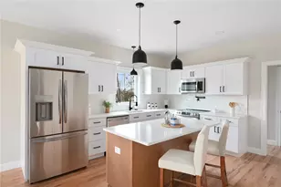 44 Oldham St, Warwick, RI 02886 - Photo 2