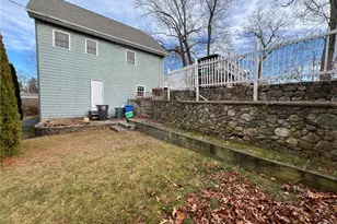 140 Lake View Rd, Cranston, RI 02920 - Photo 8