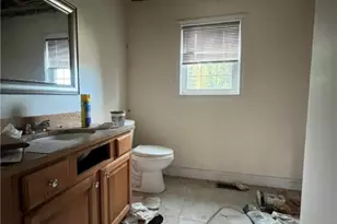 140 Lake View Rd, Cranston, RI 02920 - Photo 28