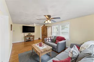 20 Bridgham St, East Providence, RI 02916 - Photo 8