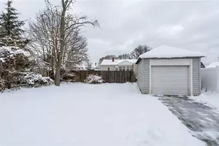 70 Whittier Rd, Pawtucket, RI 02861 - Photo 16