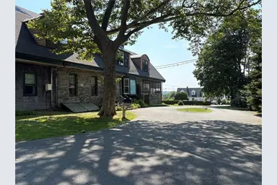 438 Wolcott Avenue #6, Middletown, RI 02842 - Photo 2