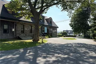 438 Wolcott Ave, Middletown, RI 02842 - Photo 2