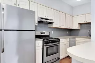 72 Courtland St, Providence, RI 02909 - Photo 2
