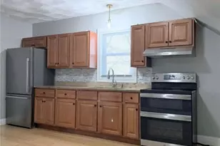 95 Mulberry St, Pawtucket, RI 02860 - Photo 2