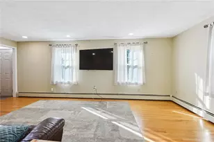 37 Aspen Ct, North Kingstown, RI 02852 - Photo 6