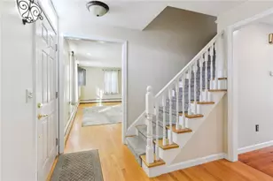 37 Aspen Ct, North Kingstown, RI 02852 - Photo 4