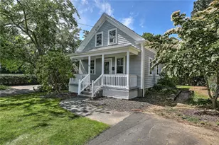 25 Anoka Ave, Barrington, RI 02806 - Photo 2