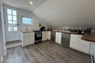 8 Barney St, Newport, RI 02840 - Photo 4